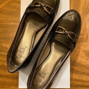 Life Stride Women's Black Croc-Embossed Loafers